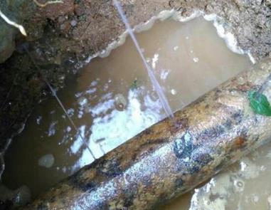 东平楼顶渗水维修公司分享下地暖漏水的原因及检测方法。